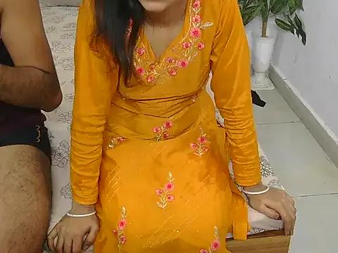 Lovelyy-couple from StripChat is Freechat