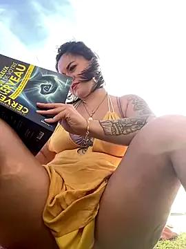 Luccreccia_ from StripChat