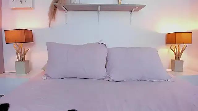 LuciaBenett_ from StripChat is Freechat