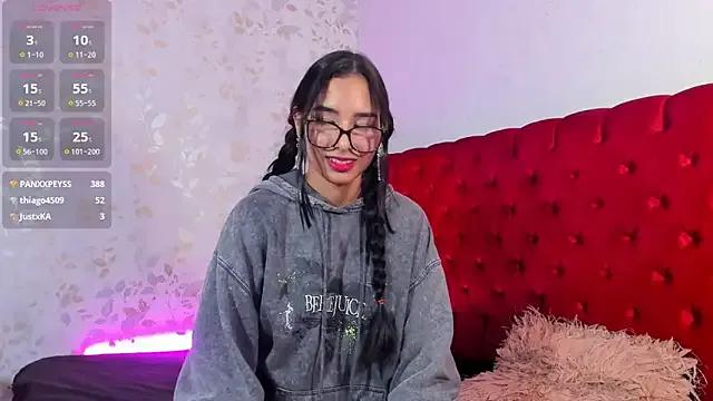Luciaoregon from StripChat is Freechat