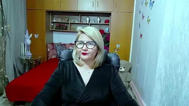 LucilleFenlys from StripChat is Freechat