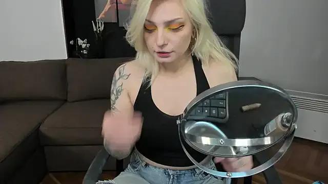 lucky_vivi_go from StripChat is Freechat