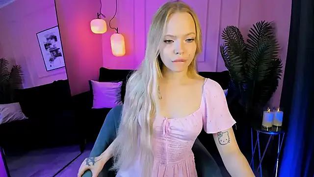 lucy_loy from StripChat is Freechat