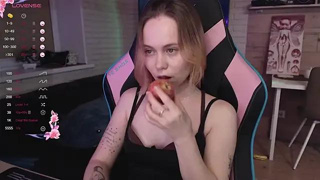 lucy_mirror from StripChat is Freechat