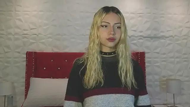 Lucy_n_pink from StripChat is Freechat