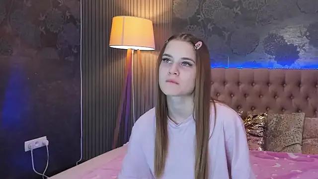 LuisaClover from StripChat is Freechat