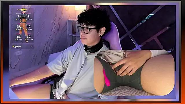 LukeBear from StripChat is Freechat
