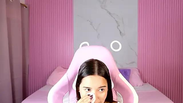 Luna_17_ from StripChat is Freechat