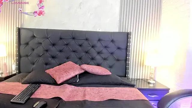 luna__dance from StripChat is Freechat