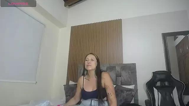 luna_killari from StripChat is Freechat