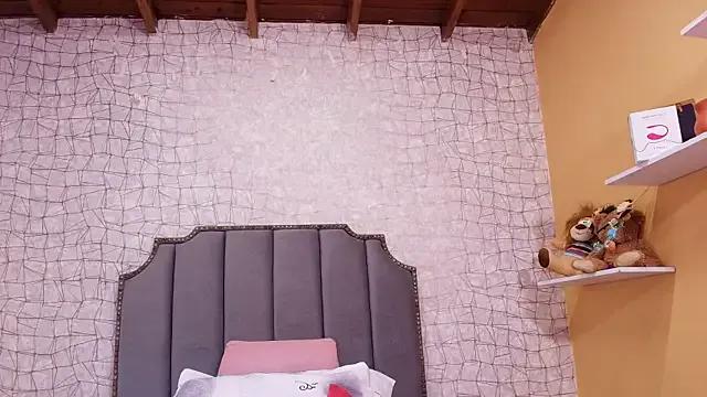 luna_mont from StripChat is Freechat