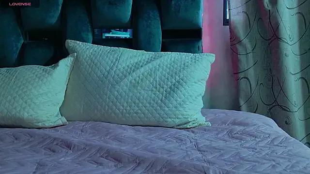 Luna_sophya from StripChat is Freechat