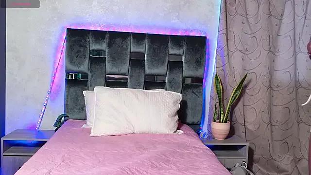 Luna_sophya from StripChat is Freechat