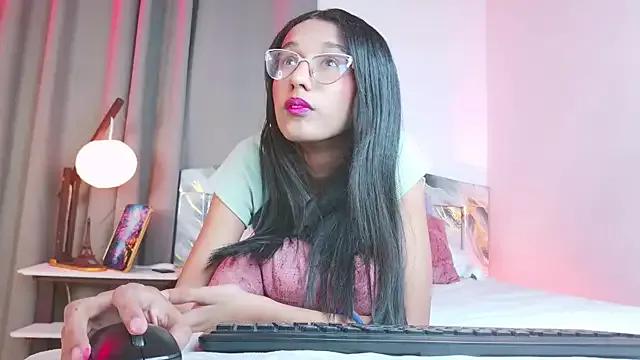 luna_valen from StripChat is Freechat