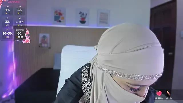 luna_zahra from StripChat is Freechat