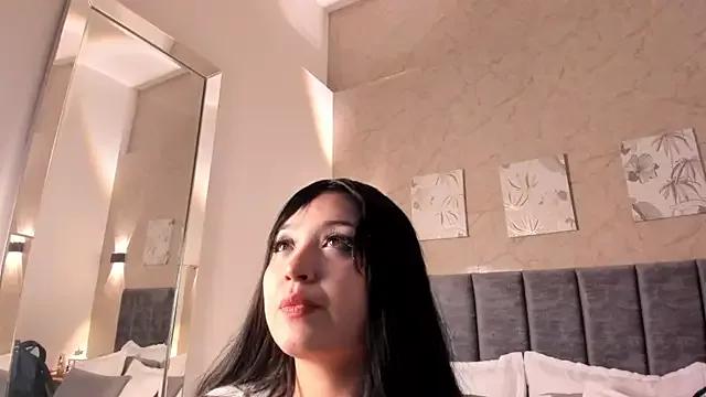 Lunaa_bellaa from StripChat is Freechat