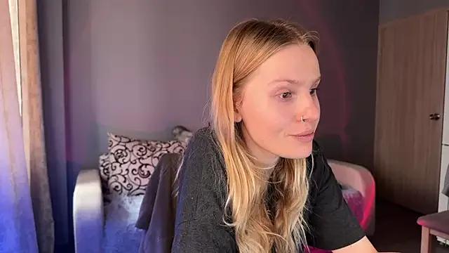 Lunaacyy from StripChat is Freechat