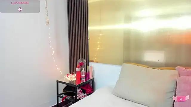 LunaaMorena from StripChat is Freechat