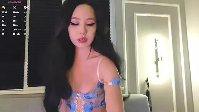 lunajii from StripChat is Freechat