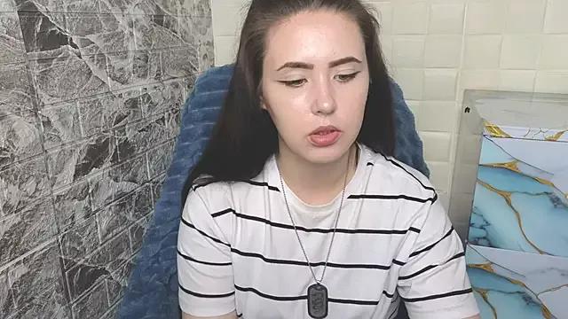 LunaLinee from StripChat is Freechat