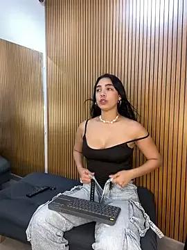 lunaparadise25 from StripChat is Freechat