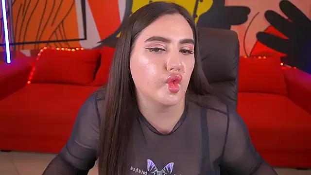 LunaPearll from StripChat is Freechat