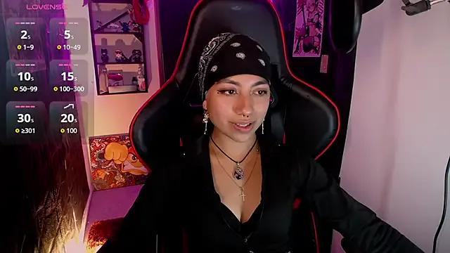 lunarichy22 from StripChat is Freechat