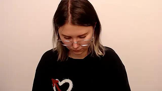 Lunvia from StripChat is Freechat