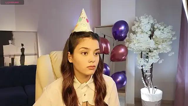 Lustr0us from StripChat is Freechat