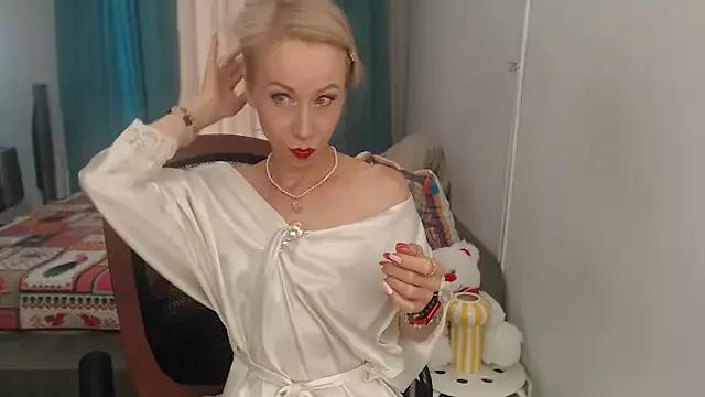 LuxuryNika from StripChat