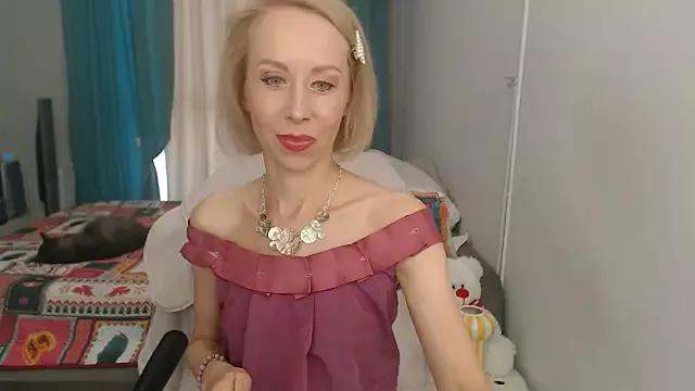 LuxuryNika from StripChat