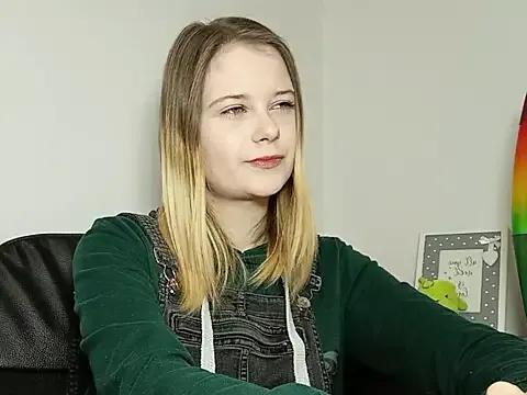 LydiaYoung from StripChat is Freechat