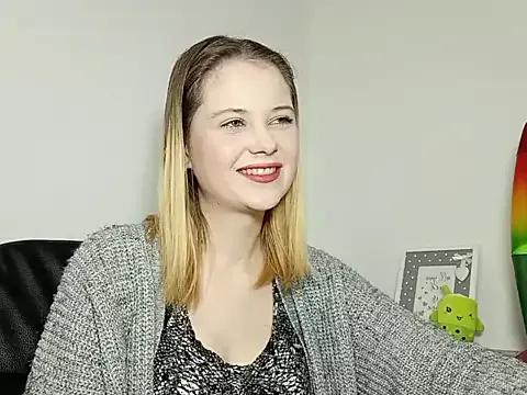 LydiaYoung from StripChat is Freechat
