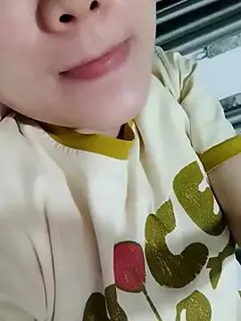 Lyly_surii from StripChat is Freechat
