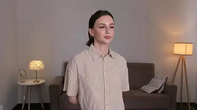 LynDarnell from StripChat is Freechat
