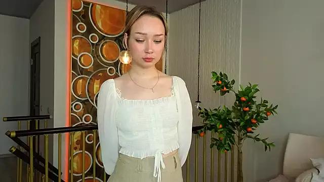 LynnaAlliston from StripChat is Freechat