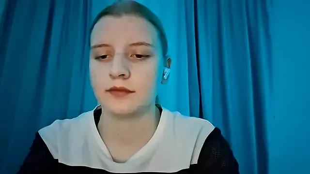 LynteriLain from StripChat is Freechat