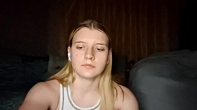 LynteriLain from StripChat is Freechat