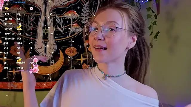 lyra_thenymph from StripChat is Freechat