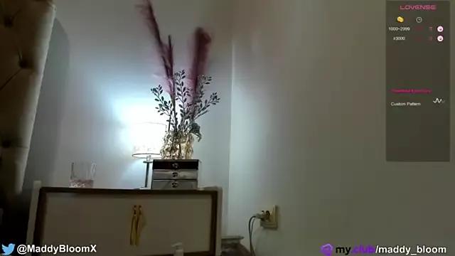 maddy_bloom from StripChat