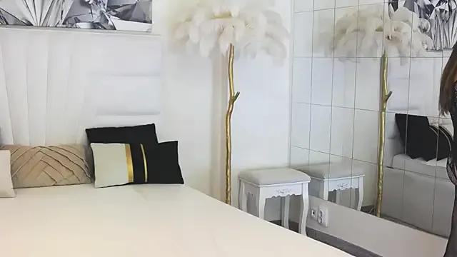 MaddyPierce from StripChat is Freechat