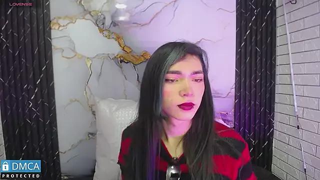 MaeveKuro from StripChat is Freechat