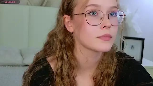 MandyMils from StripChat is Freechat