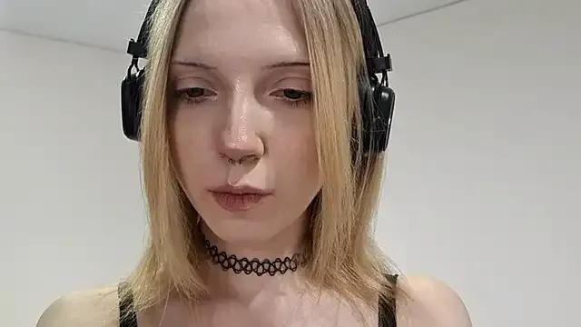 MarcieAragaki from StripChat is Freechat