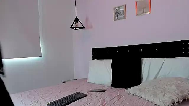Marianee_Rousse from StripChat is Freechat