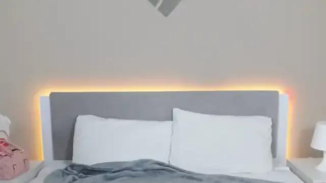 MarianeSun from StripChat is Freechat