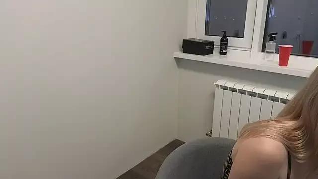 MariyanaRaw from StripChat is Freechat
