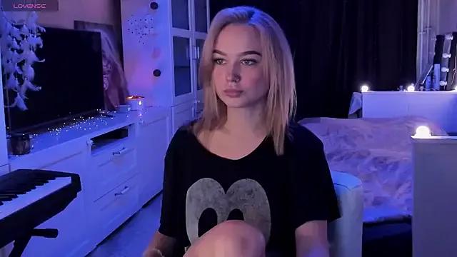 MaryDreaminess from StripChat is Freechat