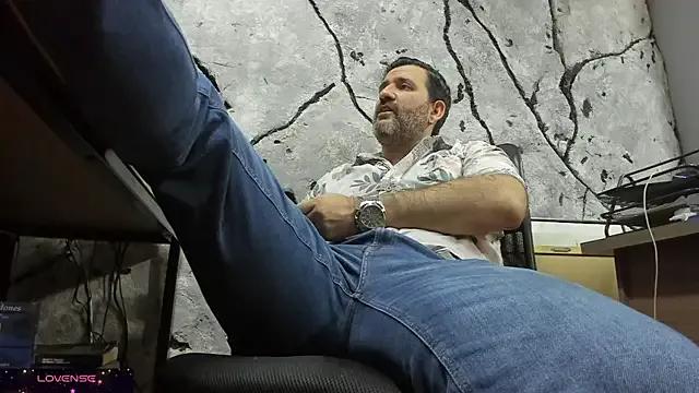 Maxi_thebig_daddy from StripChat is Freechat