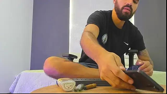 Maximo_Di_Santi from StripChat is Freechat